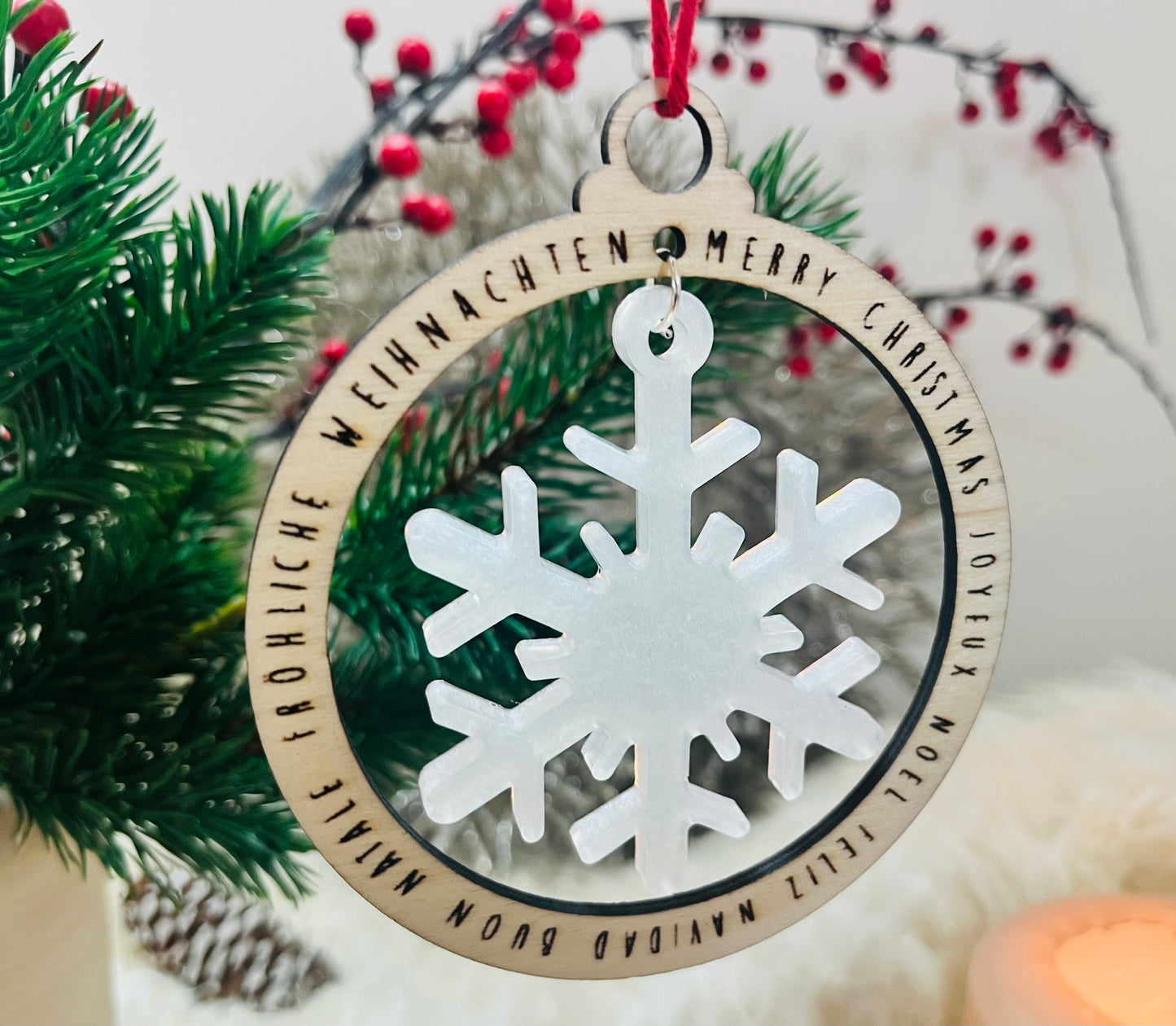 Holz Ornament mit Schneeflocke