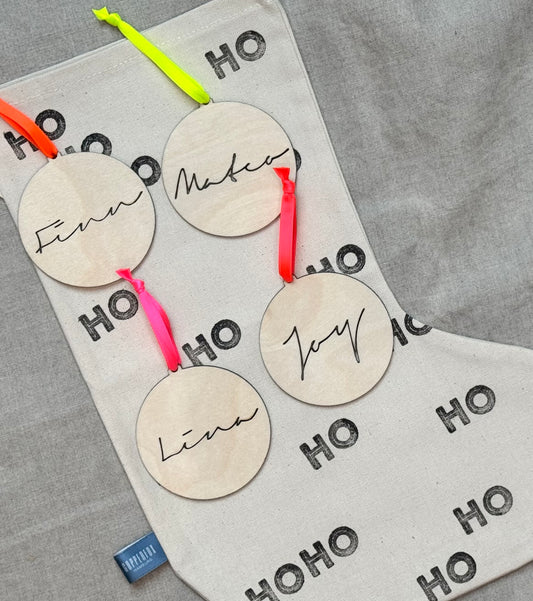 Anhänger mit Namen *ausgestanzt*